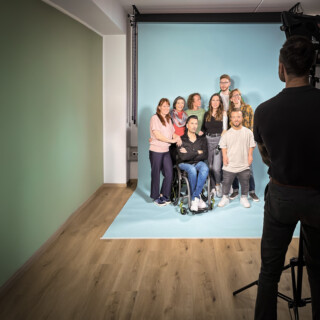 Mietstudio mit ausgefahrener Hohlkehle, das für Fotoshootings und Produktionen zur Vermietung steht